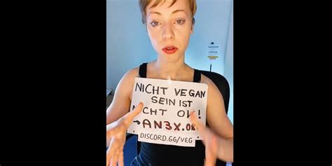 aggressive veganerin|Aggressive vegans are putting a quarter of Britons off。